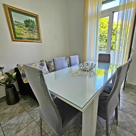 아파트 Nina Marie