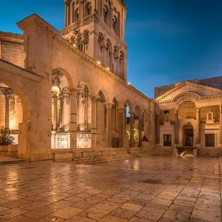 Nina Marie 아파트