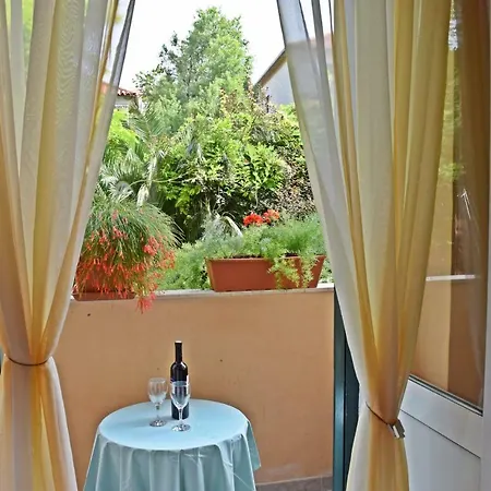 Nina Marie 아파트 *