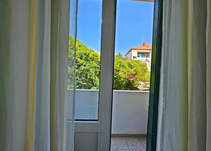 Nina Marie سبليت