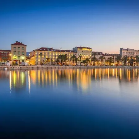 尼娜玛丽公寓 *