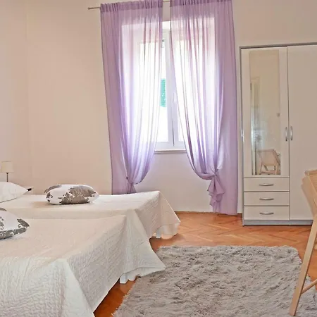 尼娜玛丽公寓 *